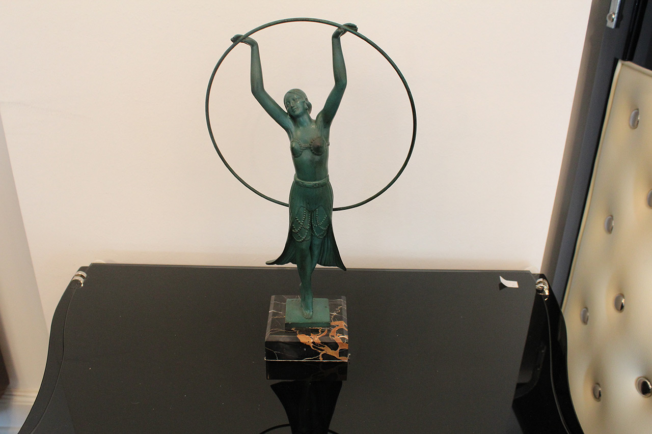 Skulptur in Weißbronze