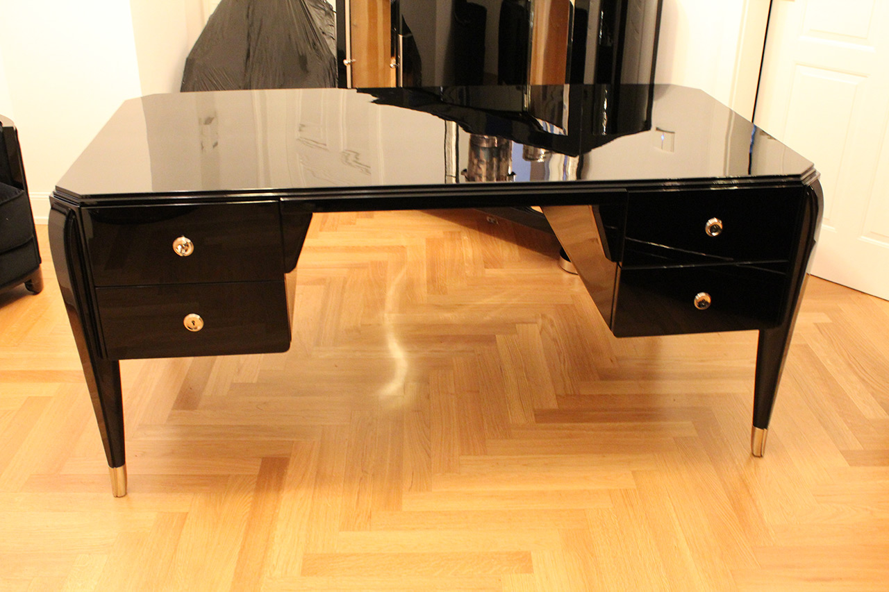 Eleganter Schreibtisch in Schwarzlack