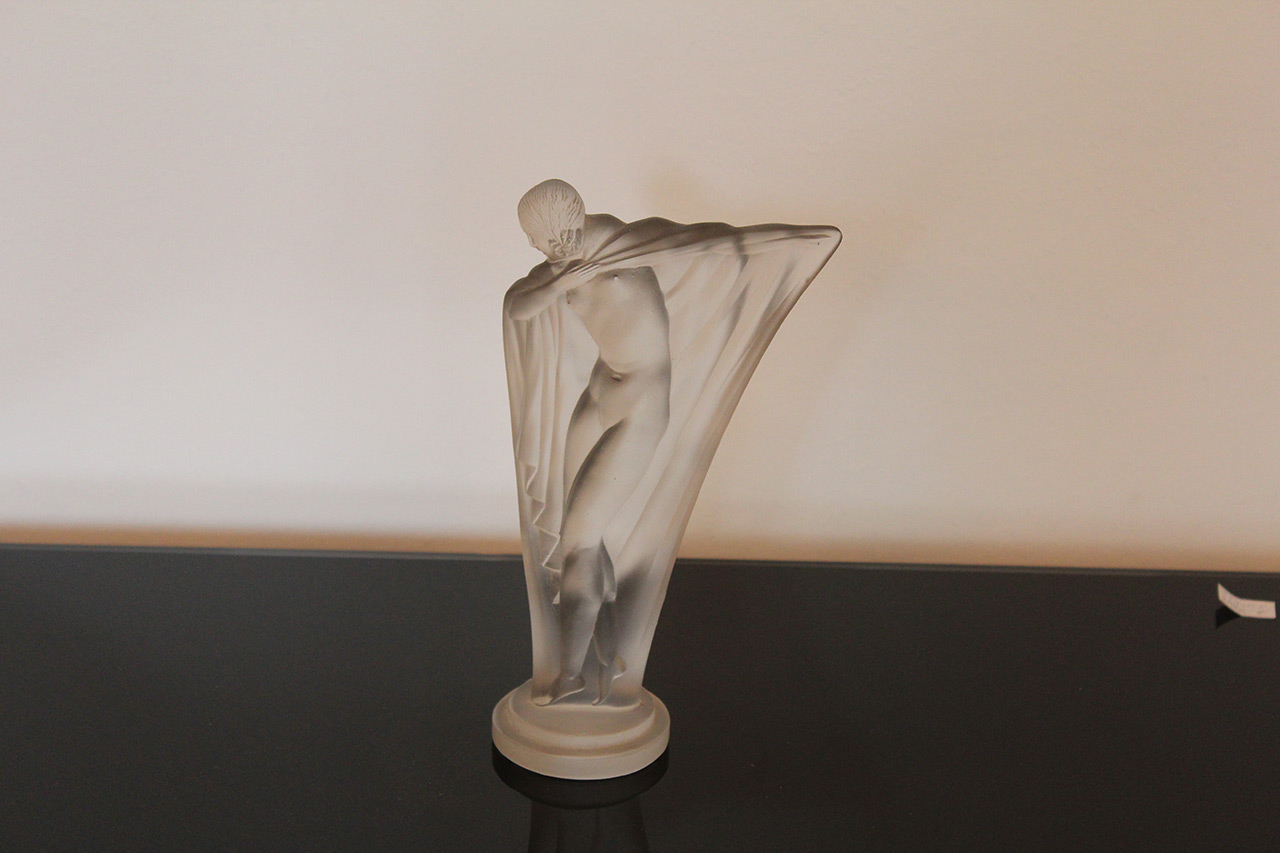 Tänzerin aus Glas mit Schleier