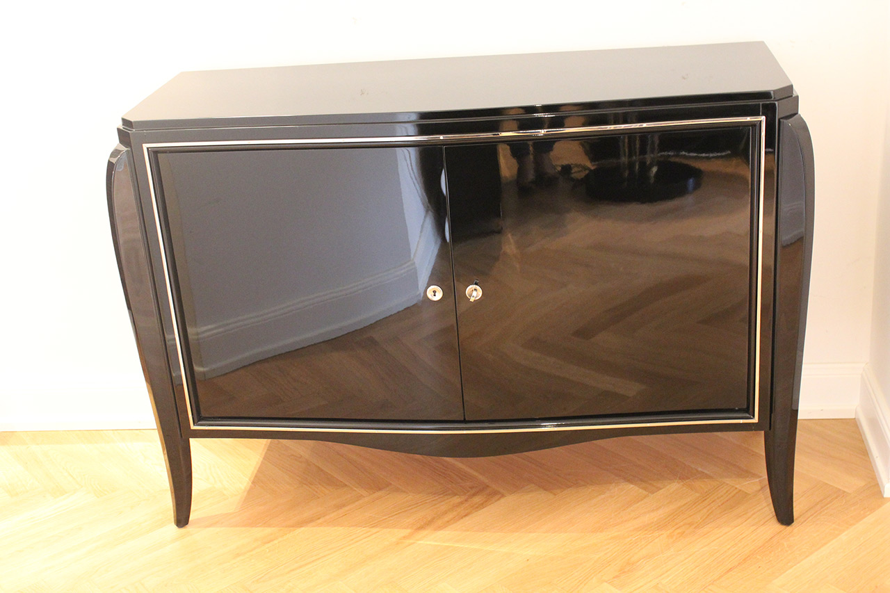 Elegantes Sideboard in Schwarzlack