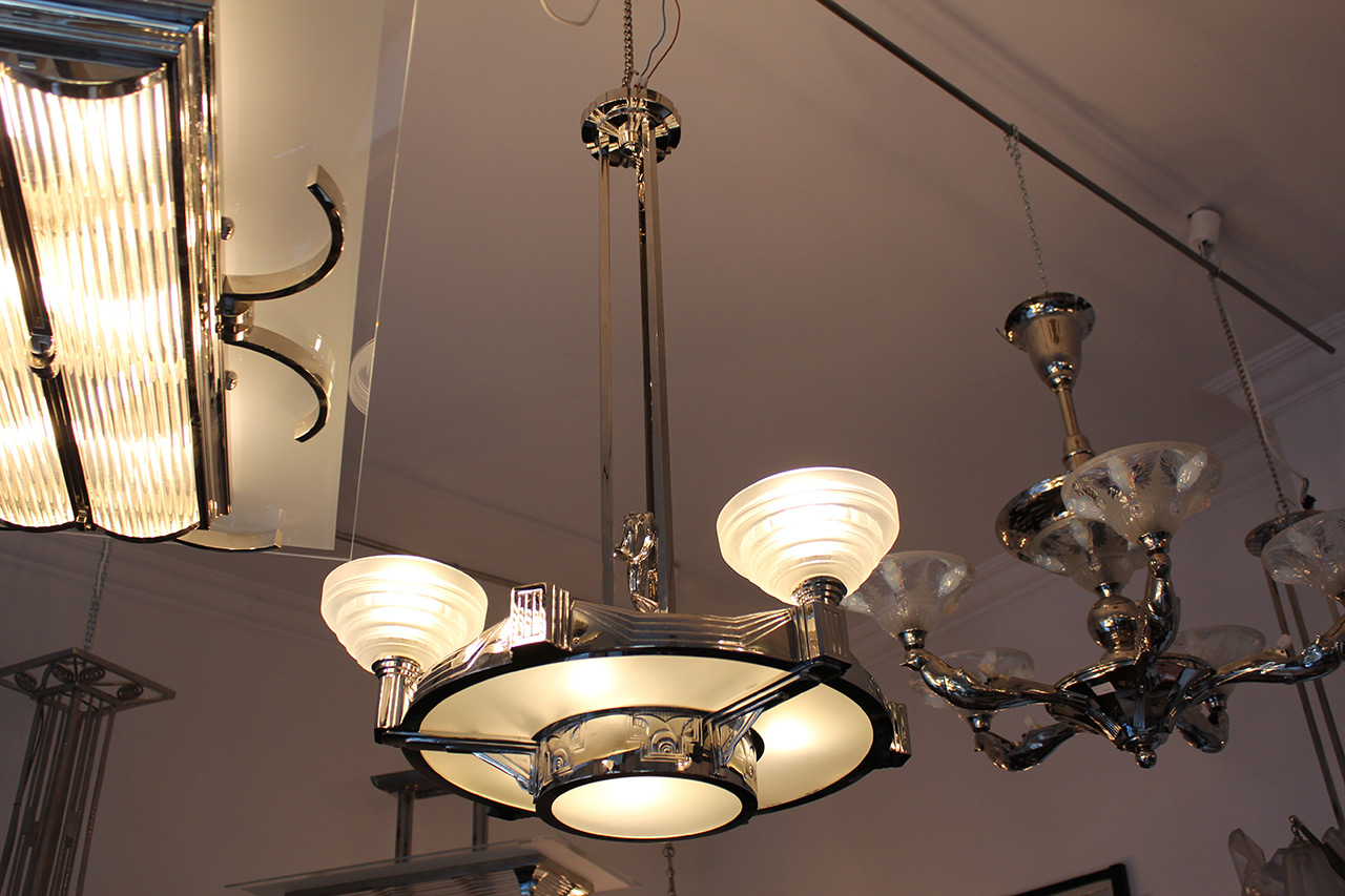 Ausgefallene Deckenlampe mit drei Lampenschalen