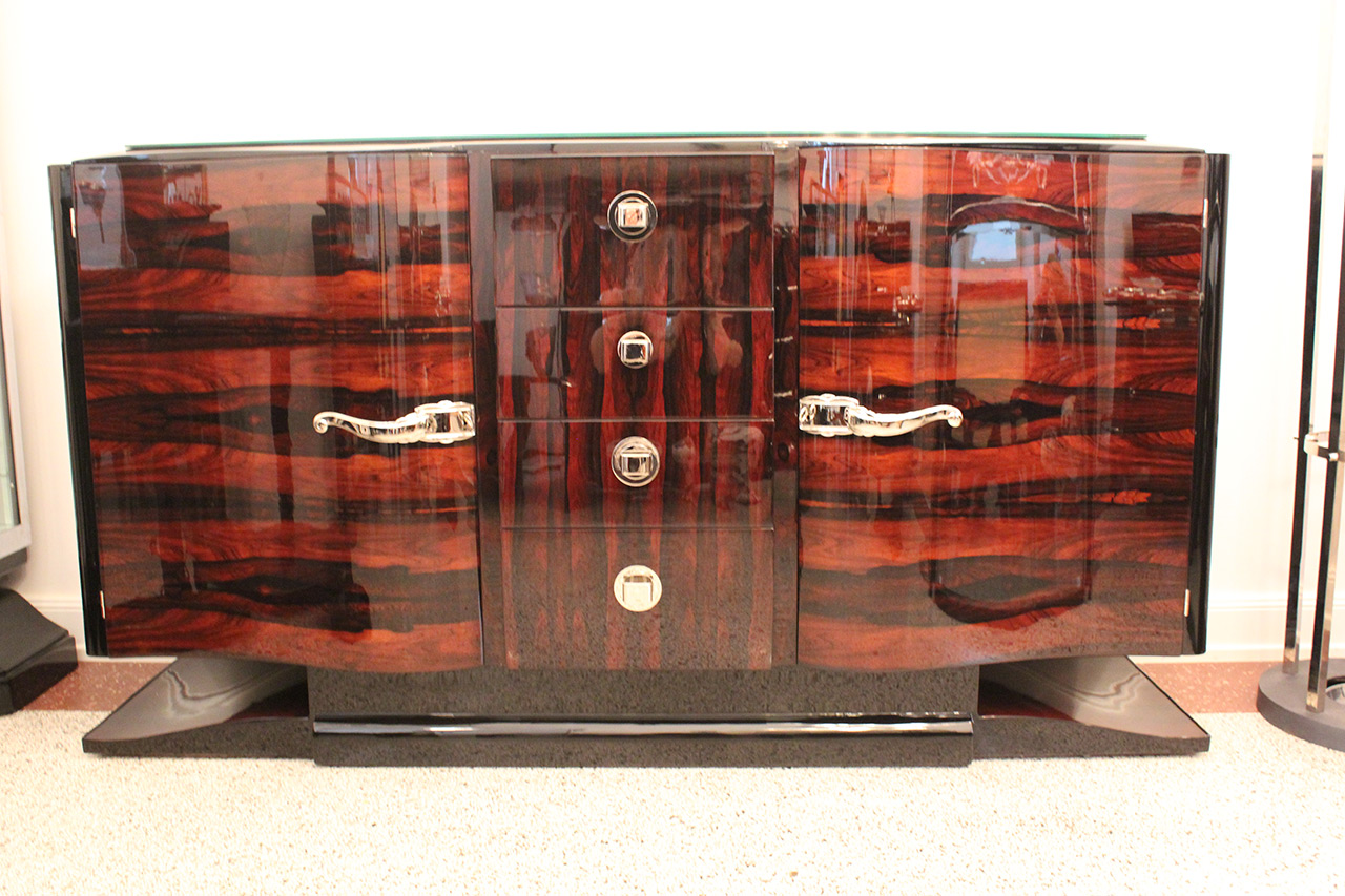 Mittelgroßes Sideboard