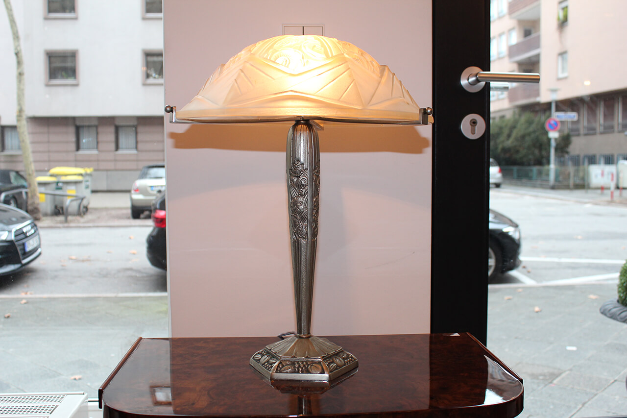 Schöne Tischlampe